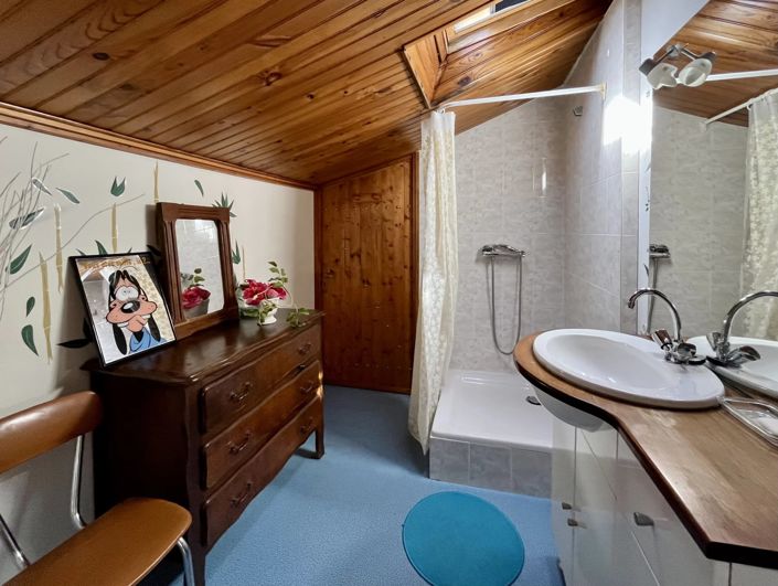 Image No.12-2 Bed House for sale