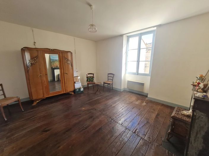 Image No.6-4 Bed House for sale