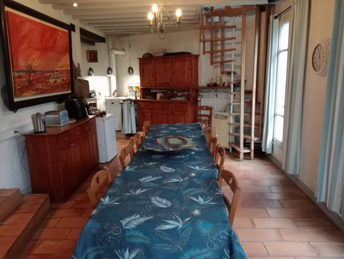 Image No.5-8 Bed House for sale