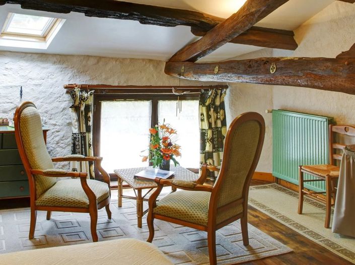 Image No.6-8 Bed House for sale