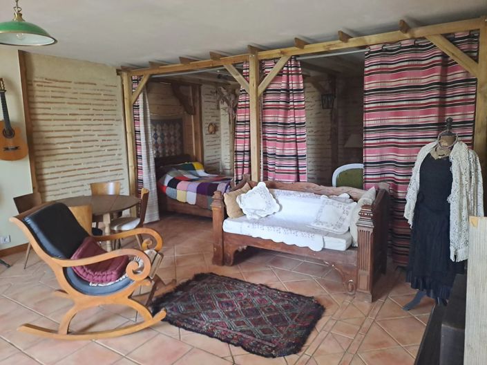 Image No.11-10 Bed House for sale