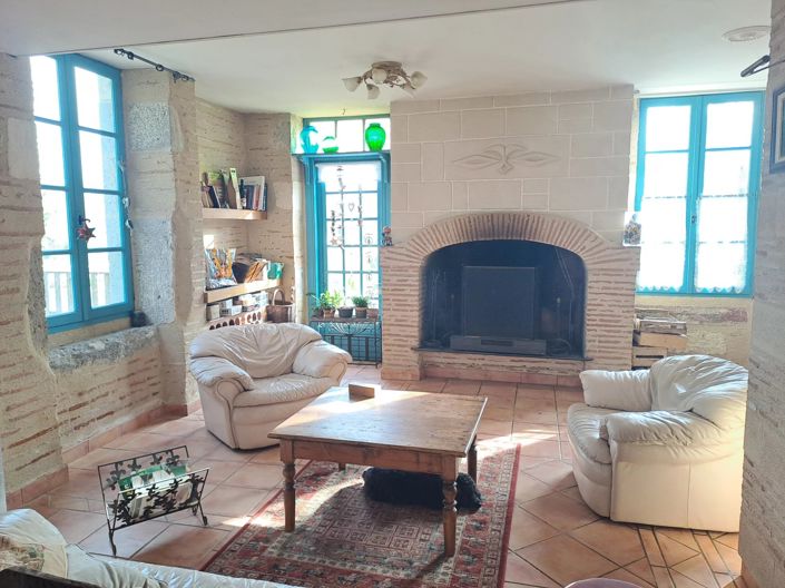 Image No.3-10 Bed House for sale