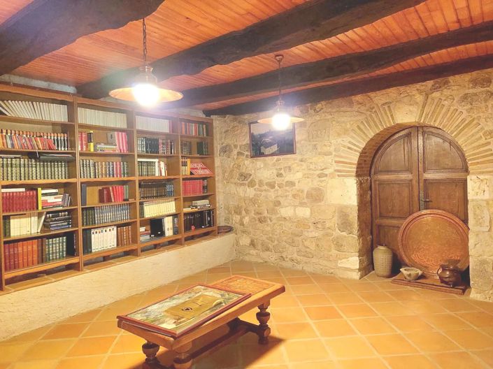 Image No.10-3 Bed House for sale