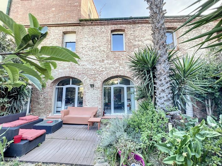 Image No.1-4 Bed Property for sale