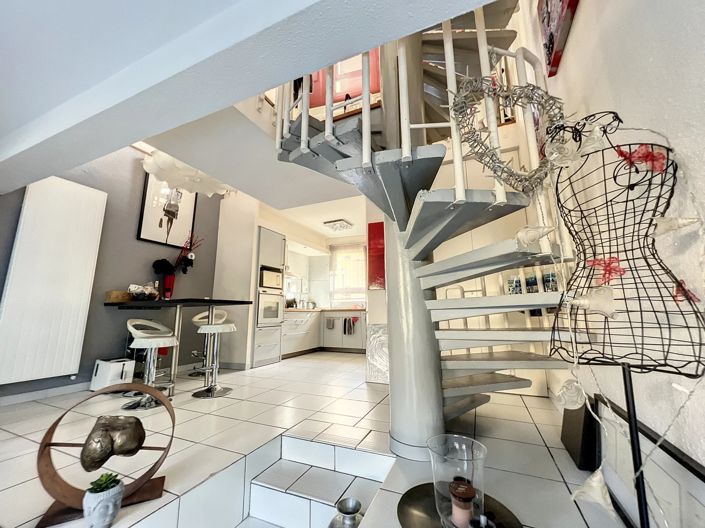 Image No.5-4 Bed Property for sale