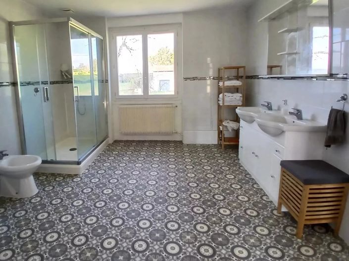 Image No.6-5 Bed House for sale