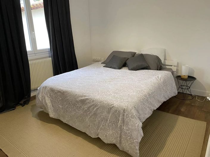 Image No.8-5 Bed House for sale