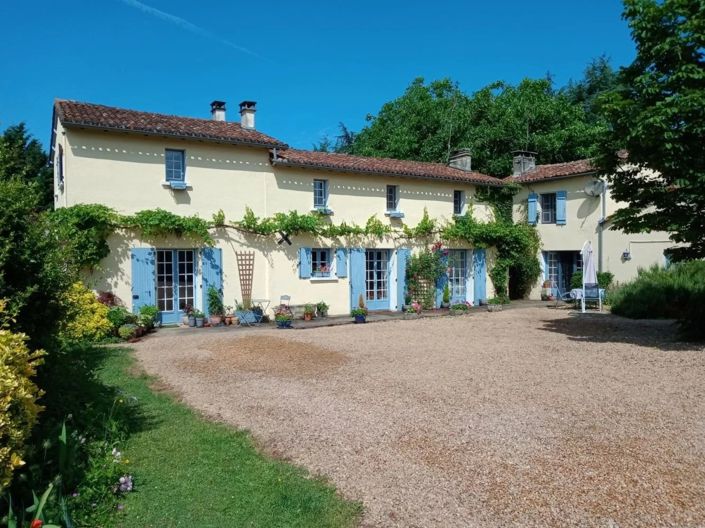 Image No.1-8 Bed Village House for sale
