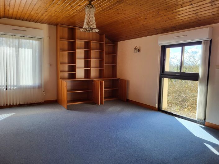 Image No.11-5 Bed House for sale