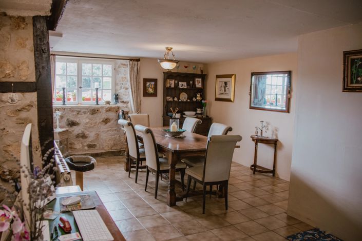 Image No.6-8 Bed House for sale