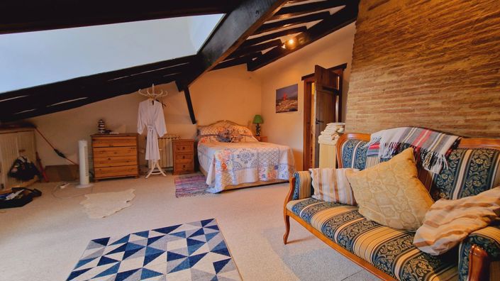 Image No.8-8 Bed House for sale