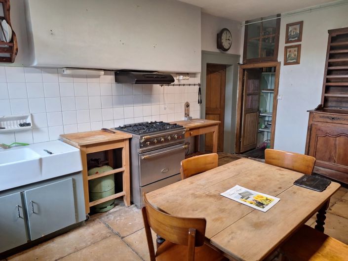 Image No.8-6 Bed House for sale