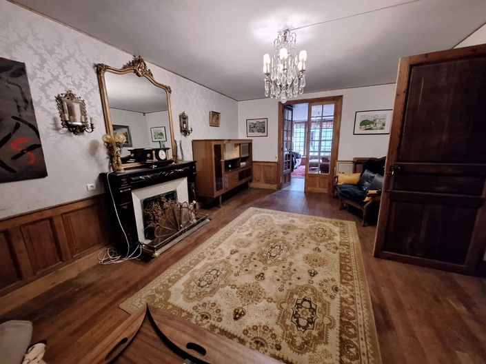 Image No.8-6 Bed House for sale