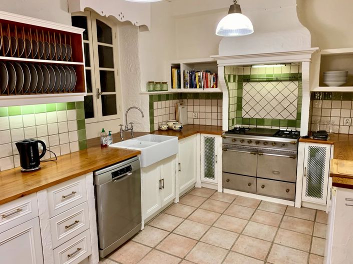 Image No.6-10 Bed House for sale