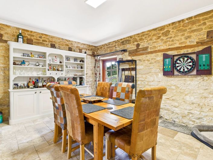 Image No.5-6 Bed House for sale