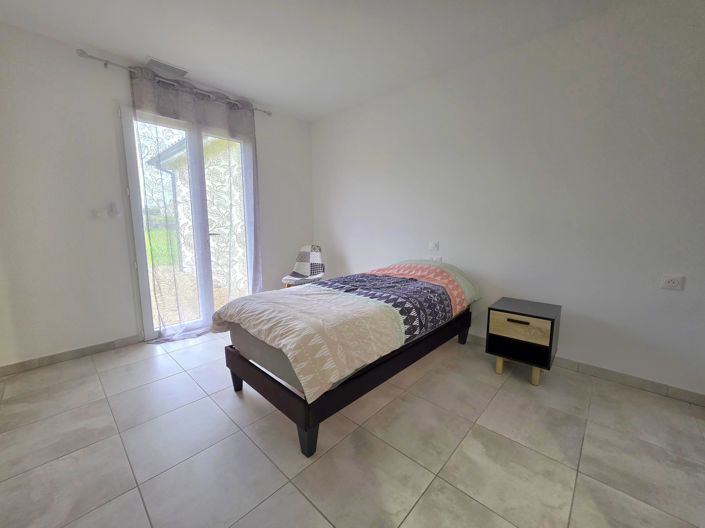 Image No.12-6 Bed House for sale