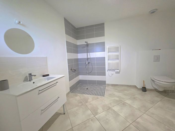 Image No.13-6 Bed House for sale