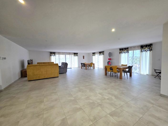 Image No.2-6 Bed House for sale