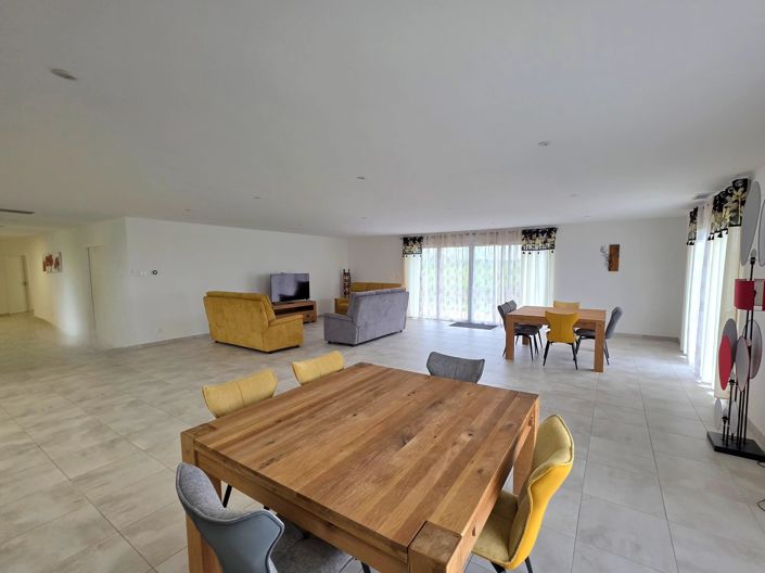 Image No.5-6 Bed House for sale