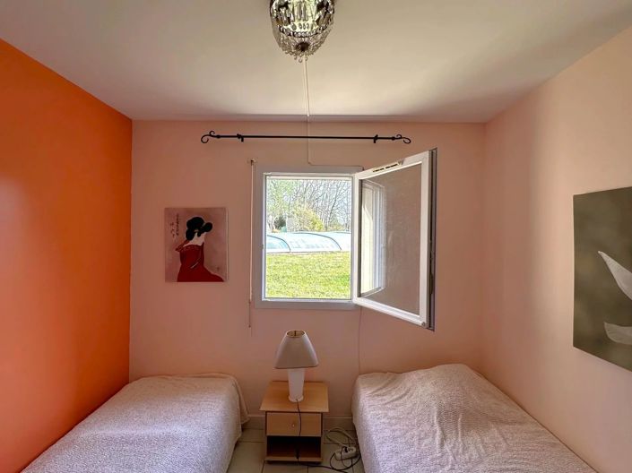 Image No.11-6 Bed House for sale