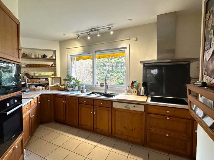 Image No.3-6 Bed House for sale