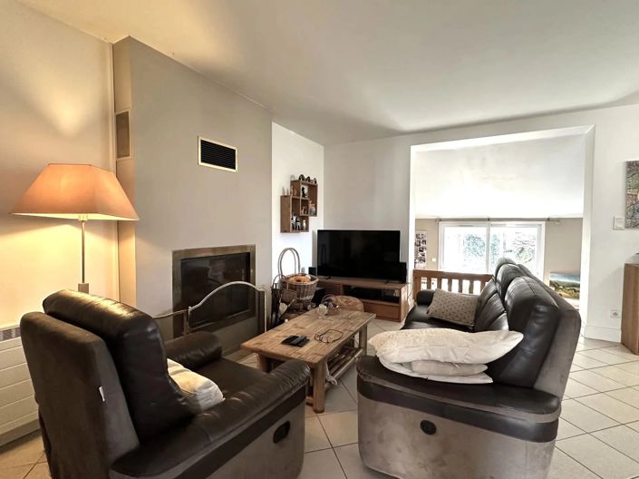 Image No.4-6 Bed House for sale