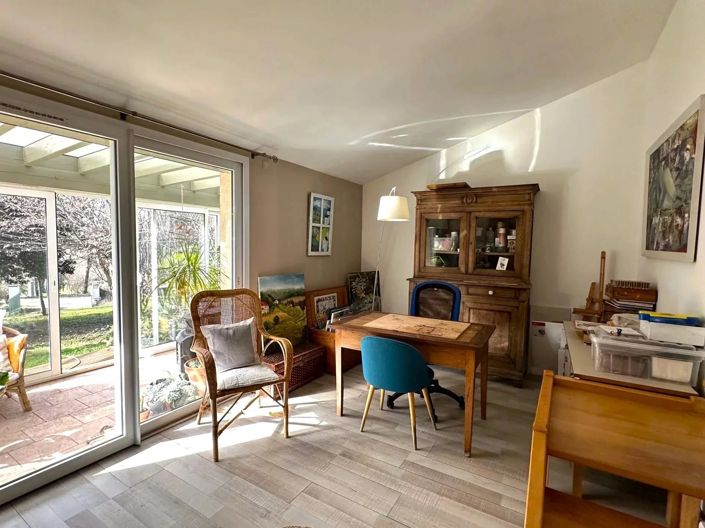 Image No.6-6 Bed House for sale