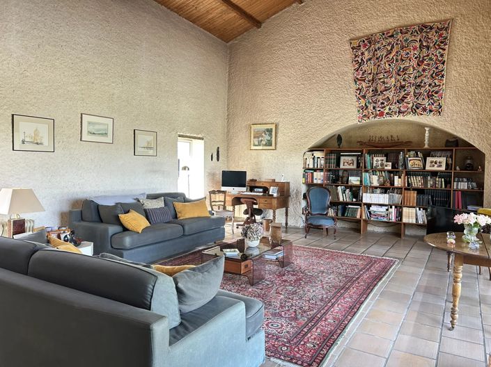 Image No.6-4 Bed House for sale