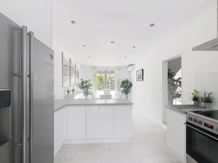 Image No.2-5 Bed House for sale