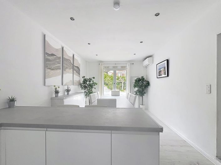 Image No.4-5 Bed House for sale