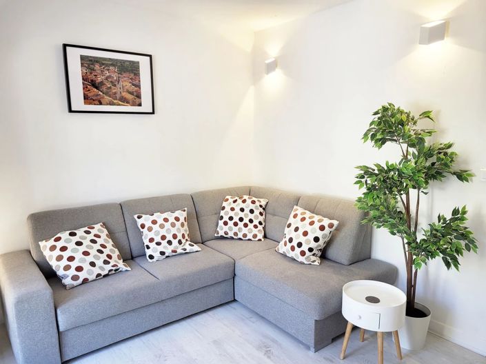 Image No.7-5 Bed House for sale