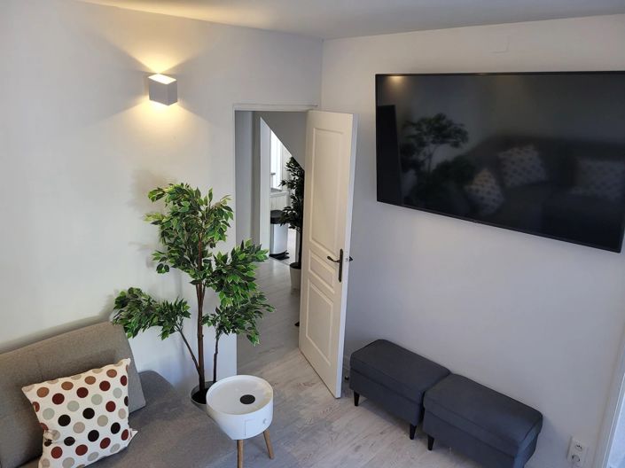 Image No.8-5 Bed House for sale