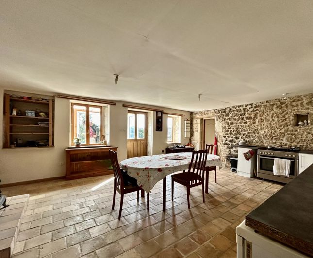 Image No.4-6 Bed Village House for sale