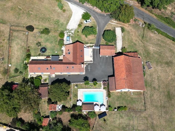 Image No.1-9 Bed House for sale