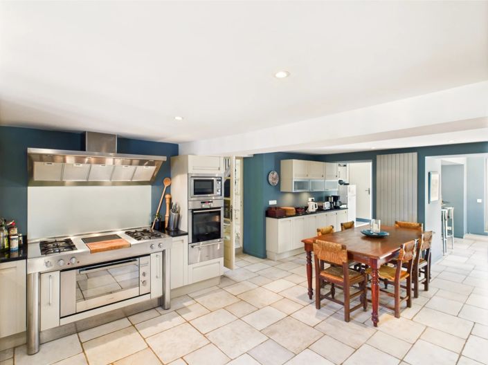 Image No.3-10 Bed House for sale