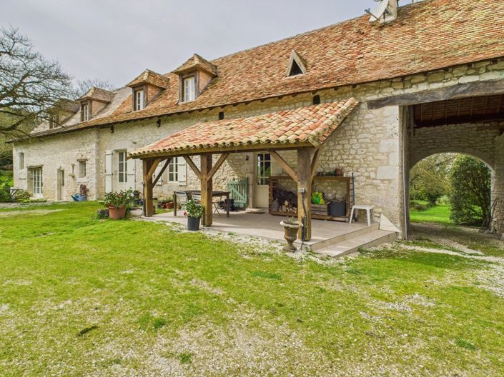 Image No.15-4 Bed Farmhouse for sale