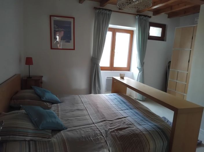 Image No.9-8 Bed House for sale