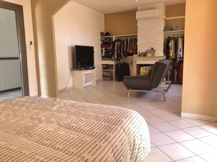 Image No.6-5 Bed House for sale