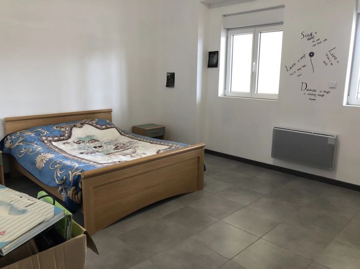 Image No.8-5 Bed House for sale