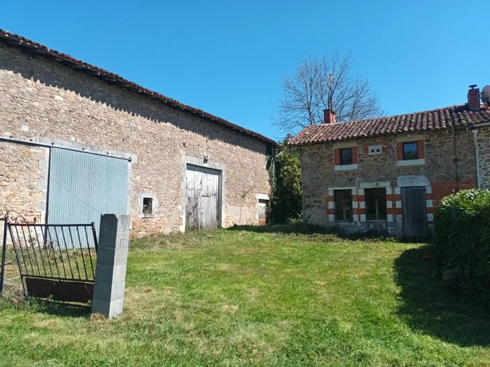 Image No.1-Maison de village de 2 chambres à vendre à Confolens