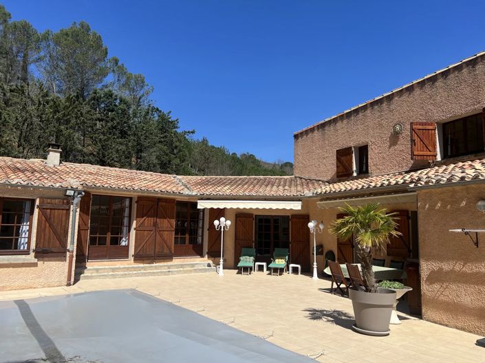 Image No.1-5 Bed House for sale