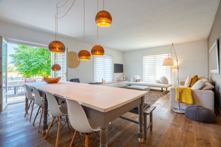 Image No.6-8 Bed House for sale