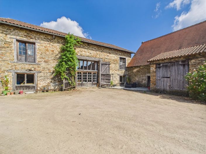 Image No.1-9 Bed Farmhouse for sale