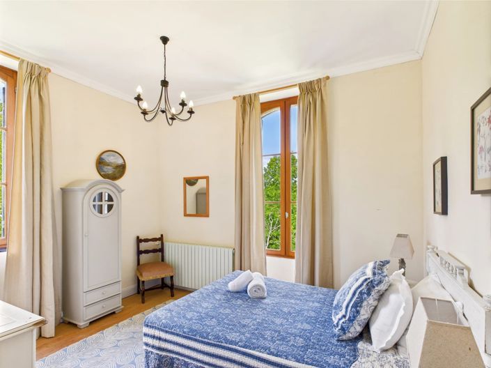 Image No.10-5 Bed House for sale