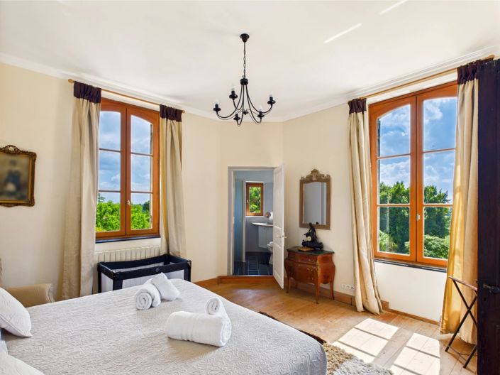 Image No.9-5 Bed House for sale