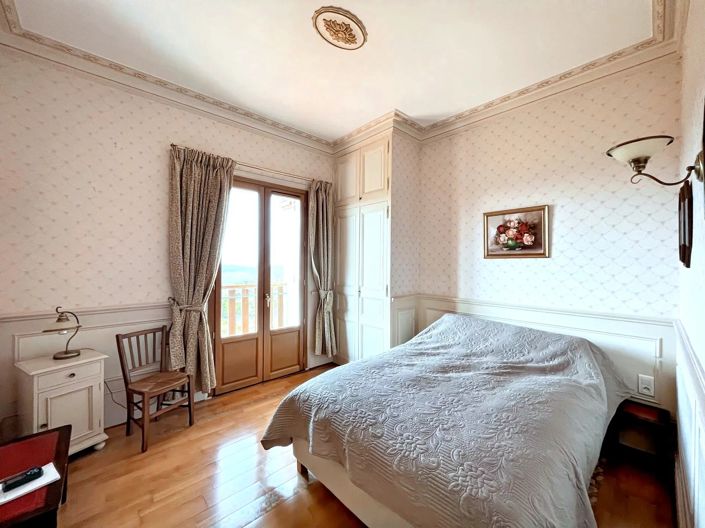 Image No.10-4 Bed Village House for sale