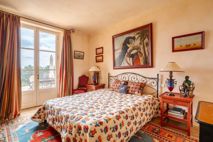 Image No.11-7 Bed Property for sale