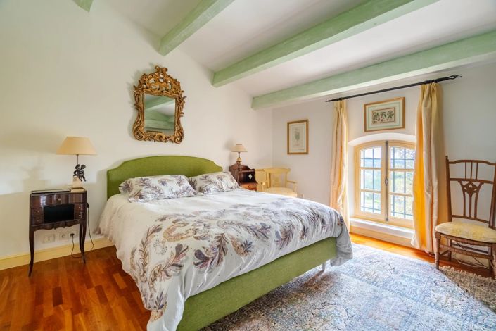 Image No.11-7 Bed Property for sale