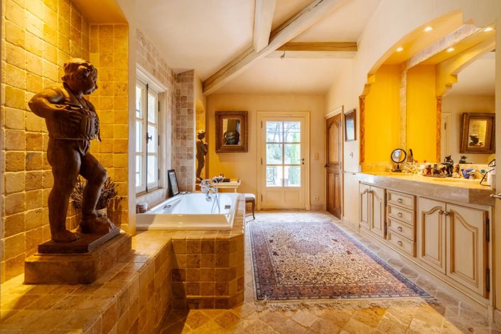 Image No.13-7 Bed Property for sale