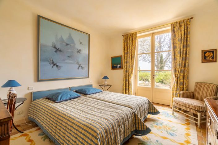 Image No.13-7 Bed Property for sale